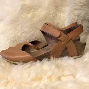 Dansko brown/tan classic leather sandal EU39/US8.5